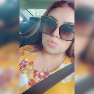 Meet your Posher, Dalia